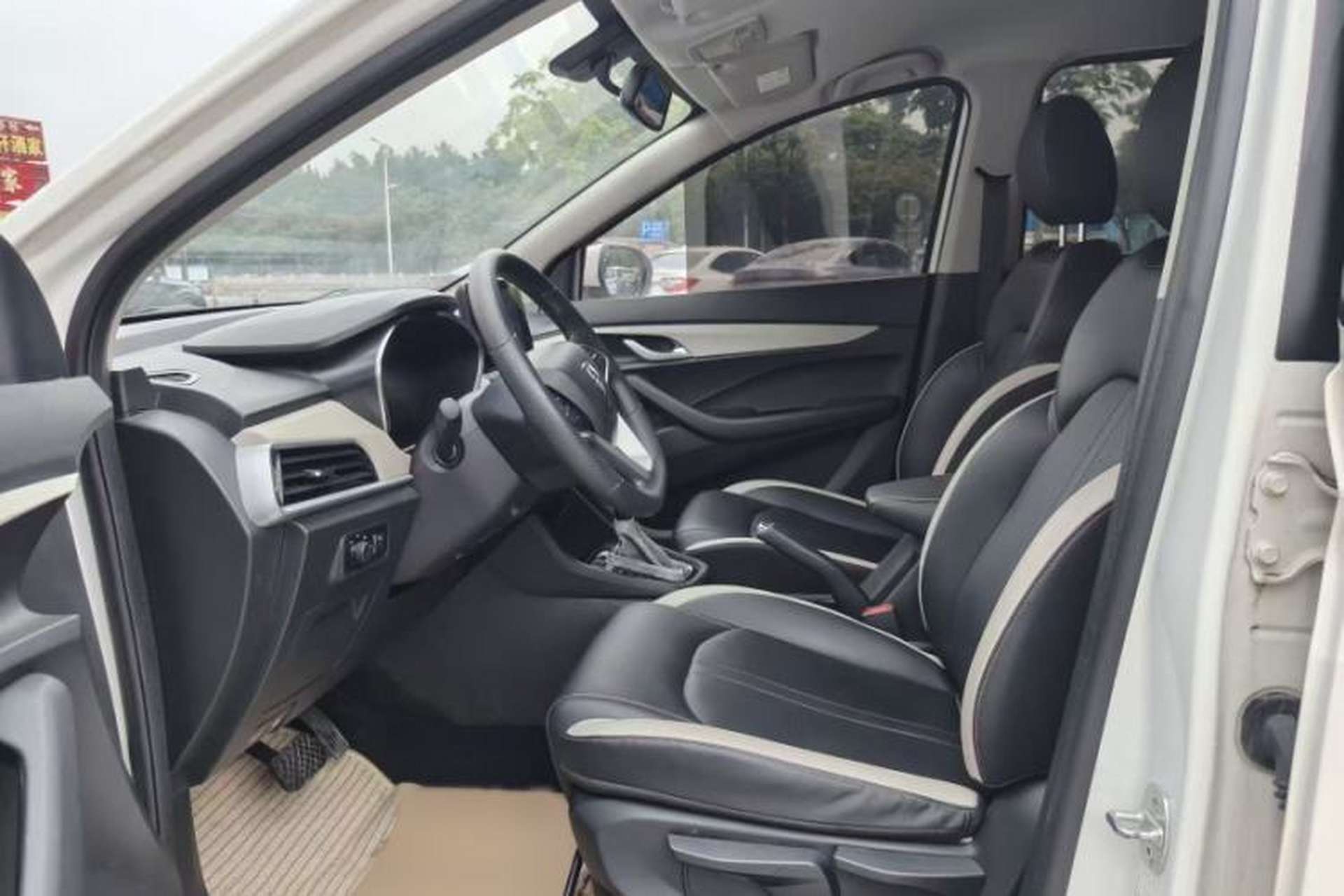 Used Baojun 360 2019 1.5L CVT Elite Version China VI Interior 3
