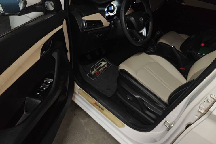 Used Baojun 360 2019 1.5L Manual Luxury Version China VI Interior 3