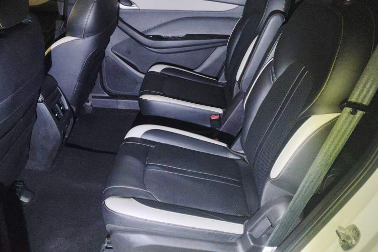 Used Baojun 360 2019 1.5L CVT Luxury Model China VI Emission Standard Interior 4