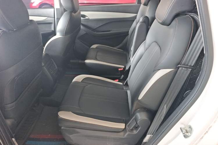 Used Baojun 360 2019 1.5L CVT Elite Version China VI Interior 4