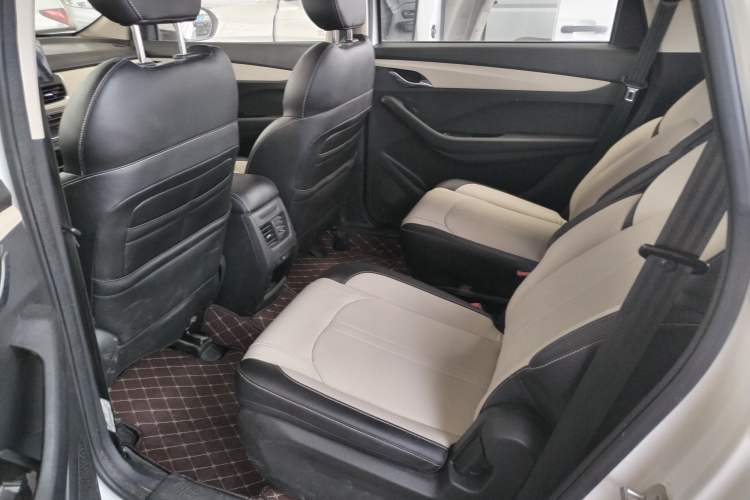 Used Baojun 360 2019 1.5L Manual Luxury Version China VI Interior 4