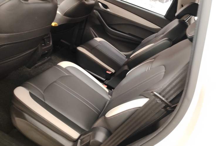 Used Baojun 360 2019 1.5L CVT Elite Version China VI Interior 4