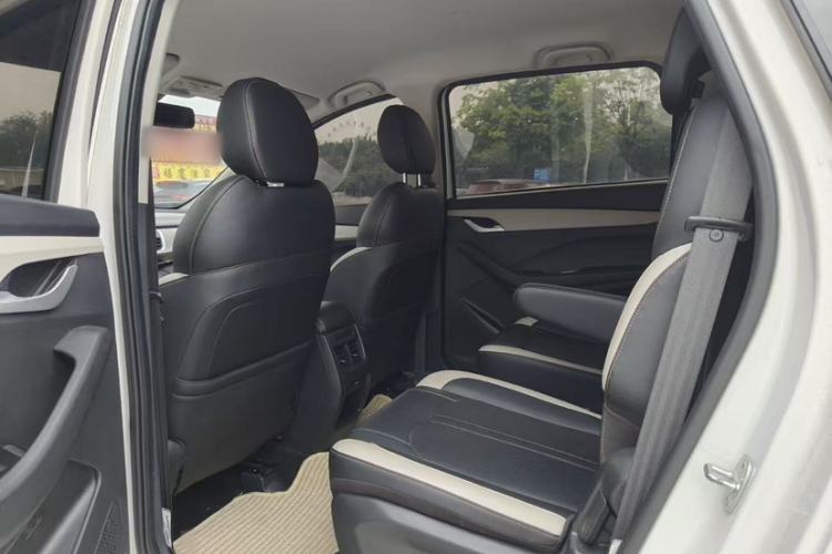 Used Baojun 360 2019 1.5L CVT Elite Version China VI Interior 4