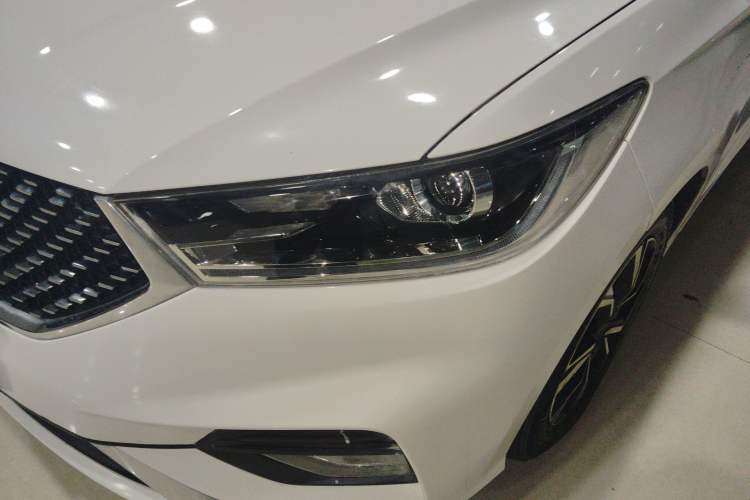 Used Baojun 360 2019 1.5L CVT Luxury Model China VI Emission Standard Left Front Headlight