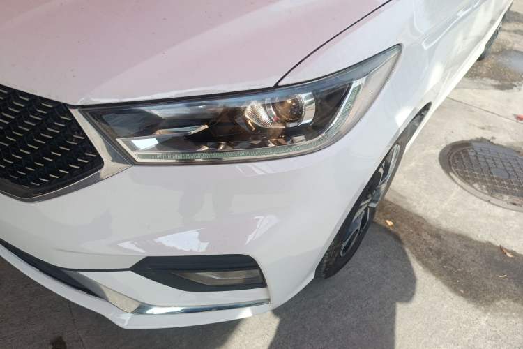 Used Baojun 360 2019 1.5L CVT Luxury Model China VI Emission Standard Left Front Headlight