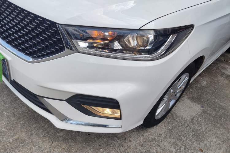 Used Baojun 360 2019 1.5L CVT Elite Version China VI Left Front Headlight