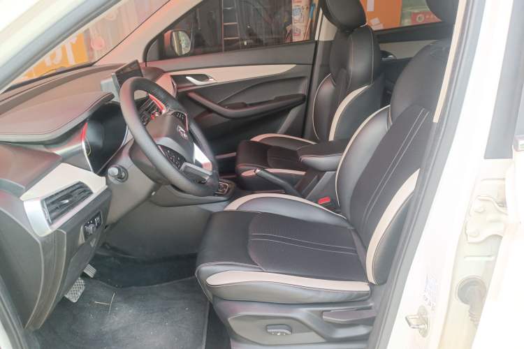 Used Baojun 360 2019 1.5L CVT Luxury Model China VI Emission Standard Left Front Seat