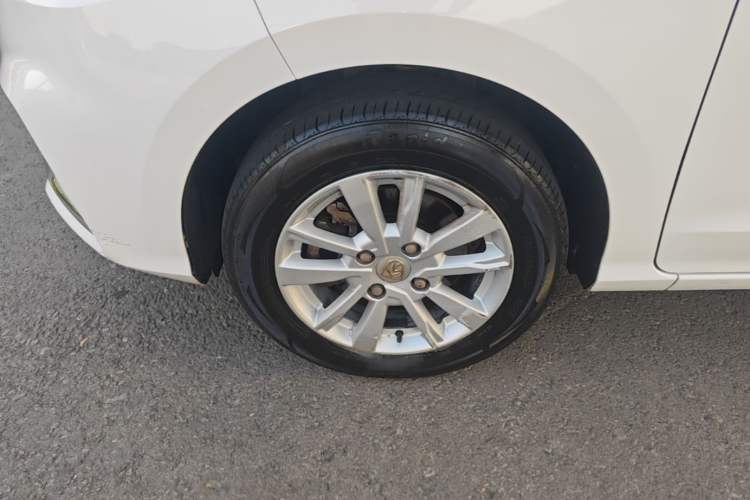 Used Baojun 360 2019 1.5L Manual Elite Version China VI Left Front Wheel Hub