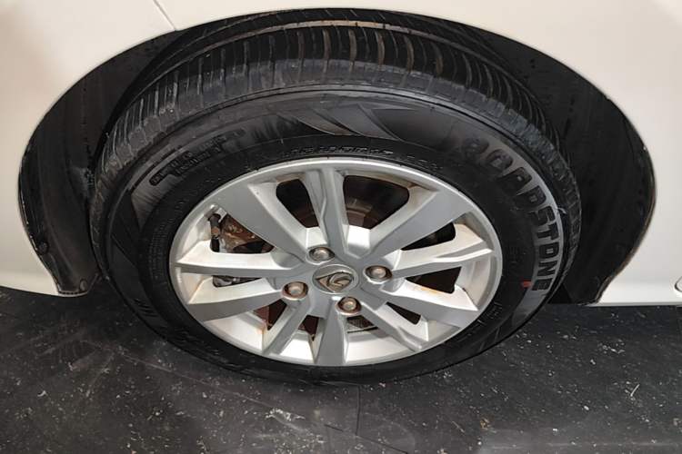Used Baojun 360 2019 1.5L CVT Elite Version China VI Left Front Wheel Hub