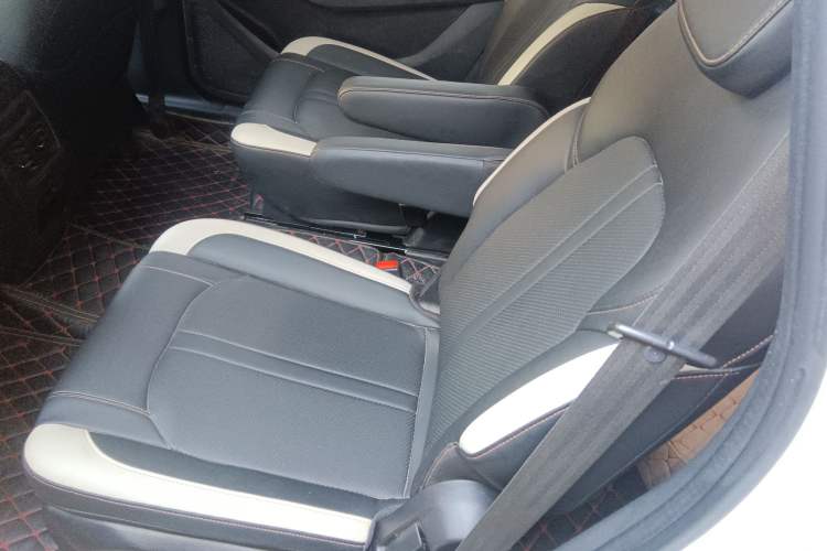 Used Baojun 360 2019 1.5L CVT Elite Version China VI Left Rear Seat