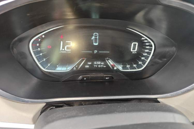 Used Baojun 360 2019 1.5L CVT Luxury Model China VI Emission Standard Odometer Close Up