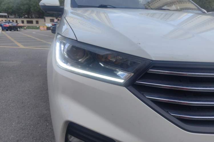 Used Baojun 360 2019 1.5L Manual Luxury Version China VI Right Front Headlight