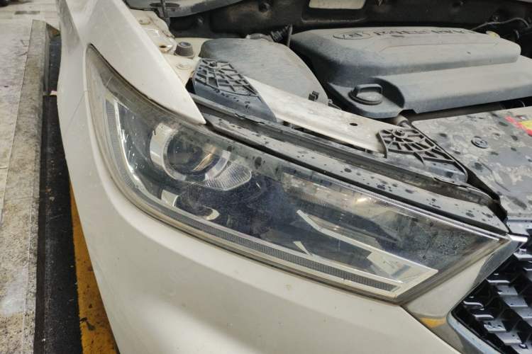 Used Baojun 360 2019 1.5L CVT Luxury Model China VI Emission Standard Right Front Headlight