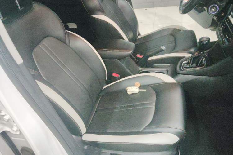 Used Baojun 360 2019 1.5L CVT Luxury Model China VI Emission Standard Right Front Seat