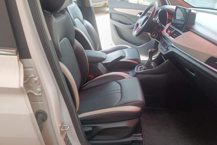 Used Baojun 360 2019 1.5L CVT Luxury Model China VI Emission Standard Right Front Seat