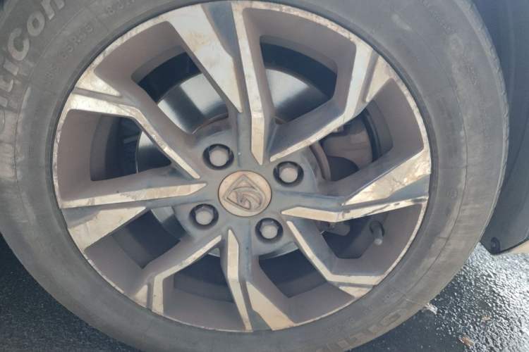 Used Baojun 360 2019 1.5L CVT Luxury Model China VI Emission Standard Right Front Wheel Hub