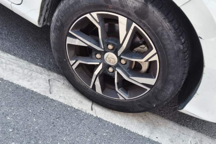 Used Baojun 360 2019 1.5L CVT Luxury Model China VI Emission Standard Right Front Wheel Hub