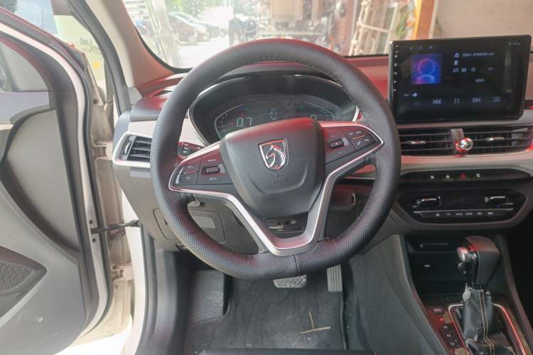 Used Baojun 360 2019 1.5L CVT Luxury Model China VI Emission Standard Steering Wheel
