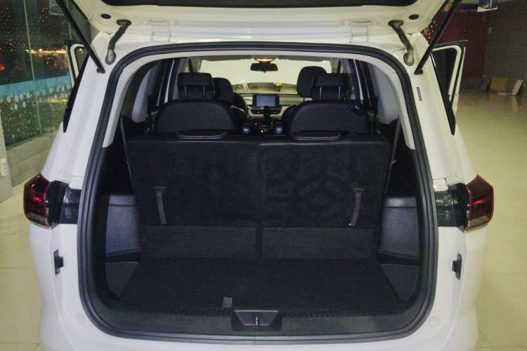 Used Baojun 360 2019 1.5L CVT Luxury Model China VI Emission Standard Trunk
