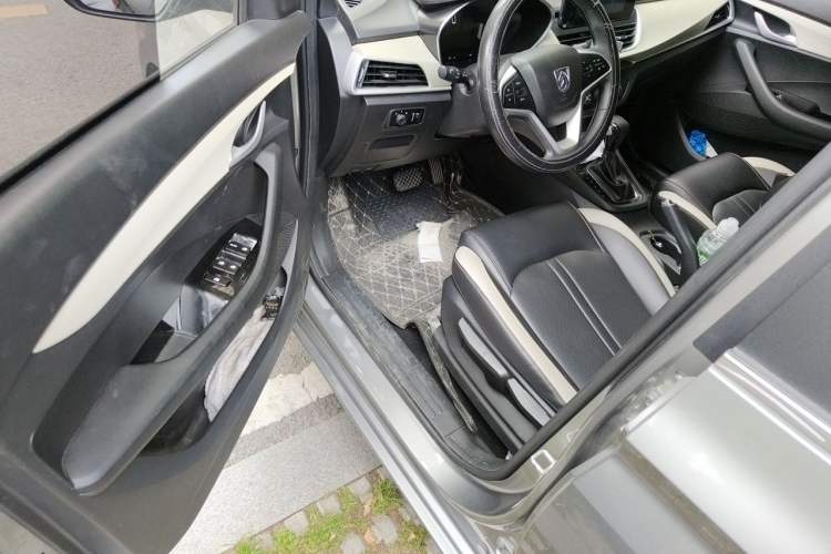 Used Baojun 360 2021 1.5L CVT Elite Version 77kW Driver Seat