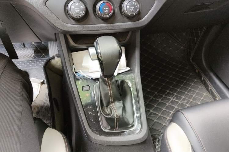 Used Baojun 360 2021 1.5L CVT Elite Version 77kW Gear Lever