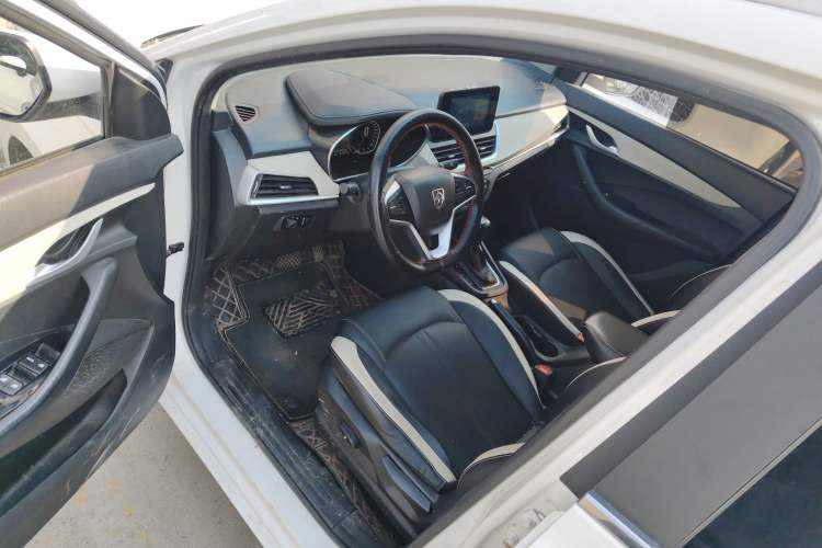 Used Baojun 360 2021 1.5L CVT Luxury Version 77kW Driver Seat