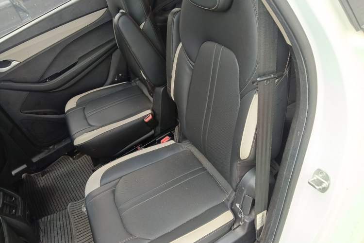 Used Baojun 360 2021 1.5L CVT Elite Version 77kW Left Rear Seat