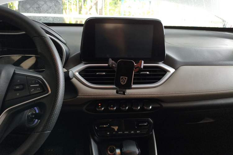 Used Baojun 510 2019 1.5L CVT Enjoyment Model China VI Emission Standard Audio And AC Panel