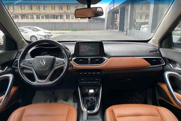 Used Baojun 510 2017 1.5L Manual Luxury Model Interior 1