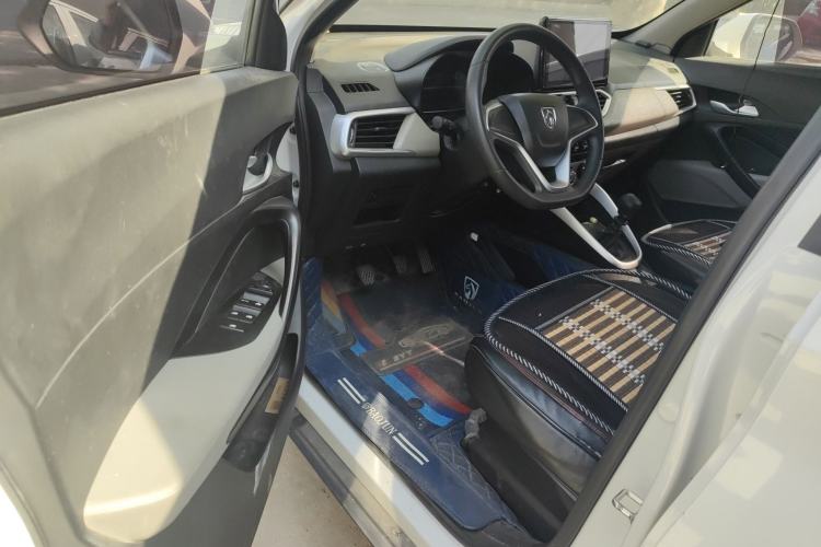 Used Baojun 510 2019 1.5L Manual Jingxiang Model 77kW China VI Emission Standard Interior 3