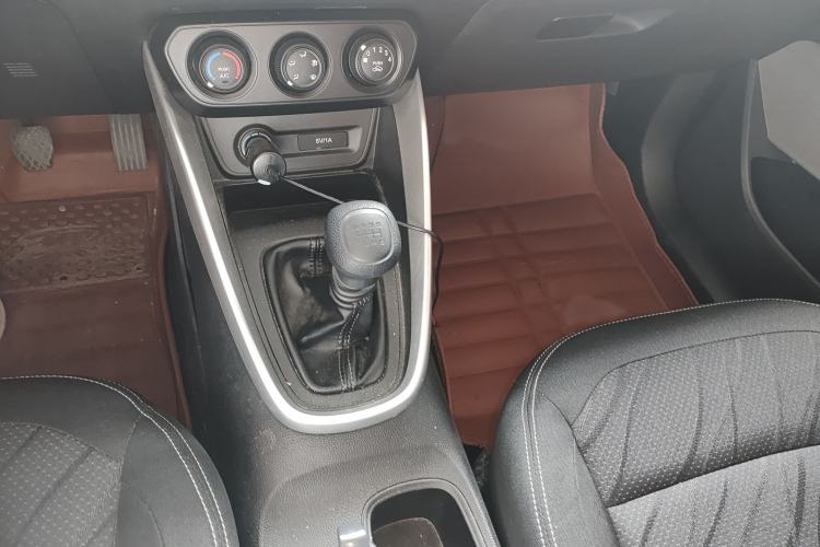 Used Baojun 510 2019 1.5L Manual Jingxiang Model 77kW China VI Emission Standard Interior 3