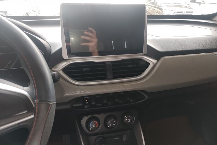 Used Baojun 510 2019 1.5L Manual Jingxiang Model 77kW China VI Emission Standard Interior 4