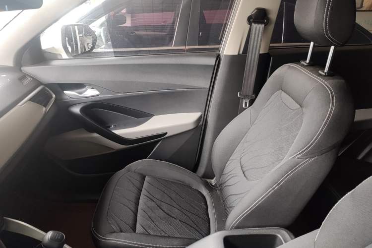 Used Baojun 510 2019 1.5L Manual Jingxiang Model 77kW China VI Emission Standard Interior 5