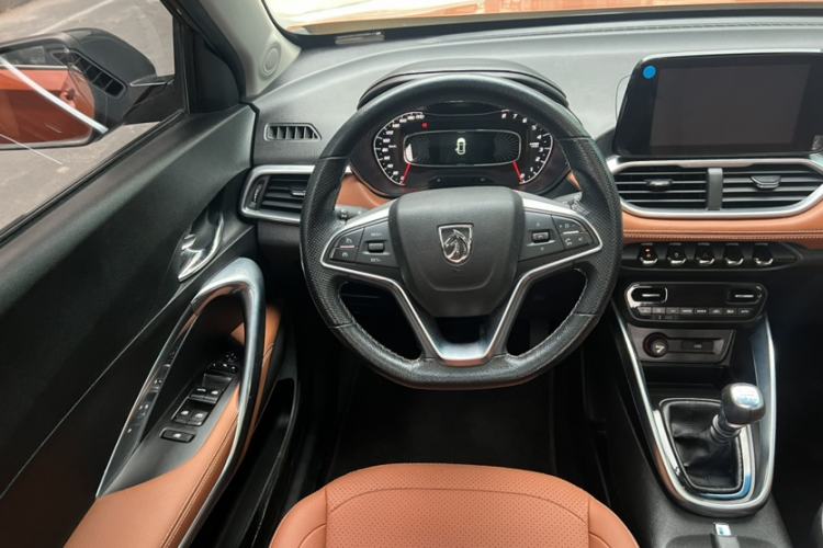 Used Baojun 510 2017 1.5L Manual Luxury Model Interior 2