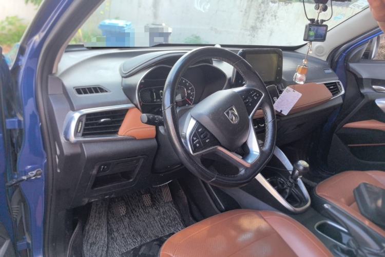 Used Baojun 510 2017 1.5L Manual Luxury Model Center Console
