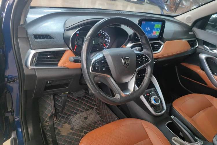 Used Baojun 510 2017 1.5L Automatic Luxury Model Center Console