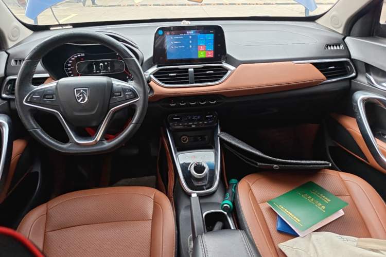 Used Baojun 510 2017 1.5L Automatic Luxury Model Center Console
