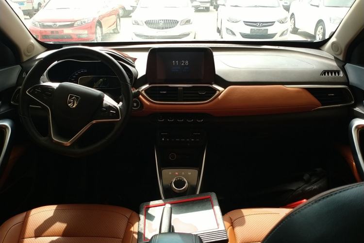 Used Baojun 510 2017 1.5L Automatic Luxury Model Center Console