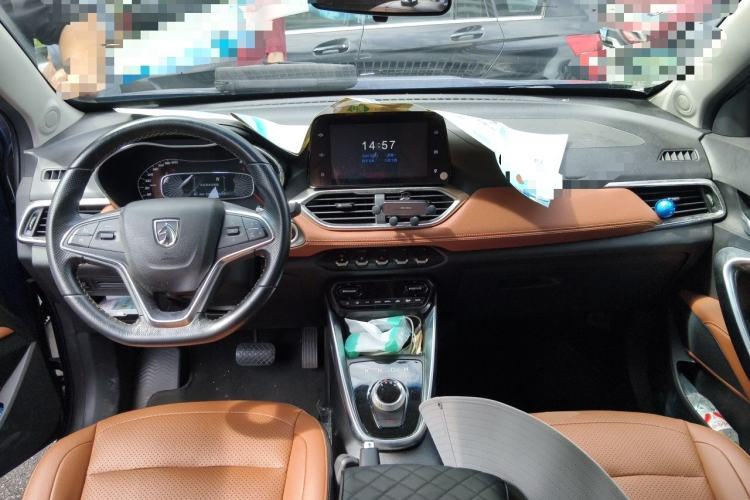 Used Baojun 510 2017 1.5L Automatic Luxury Model Center Console