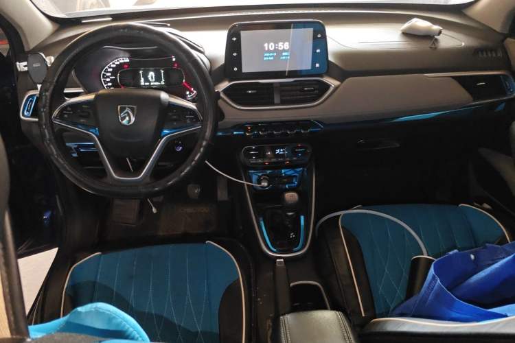 Used Baojun 510 2017 1.5L Manual Fashion Model Center Console
