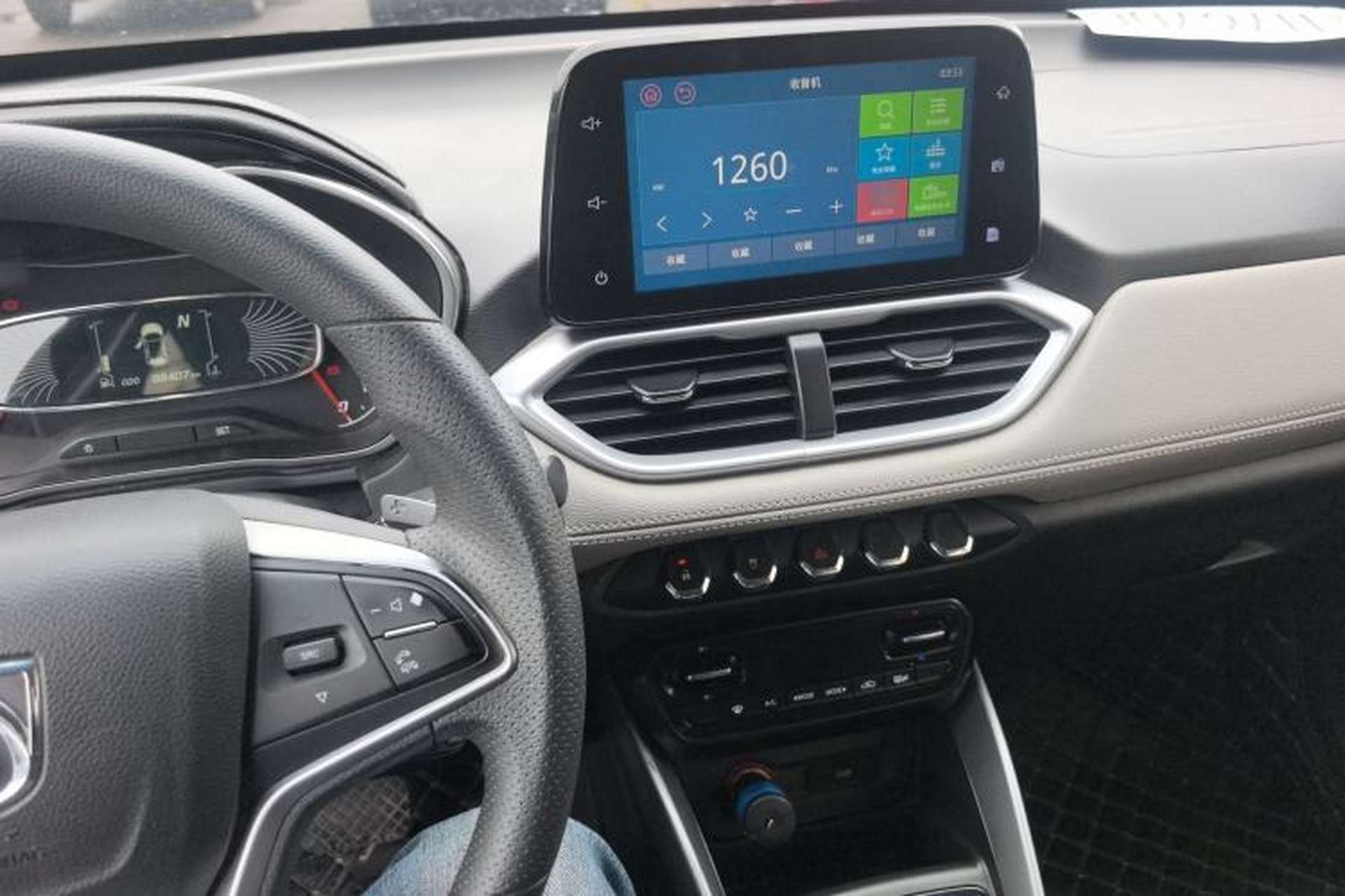 Used Baojun 510 2017 1.5L Automatic Fashion Model Center Console