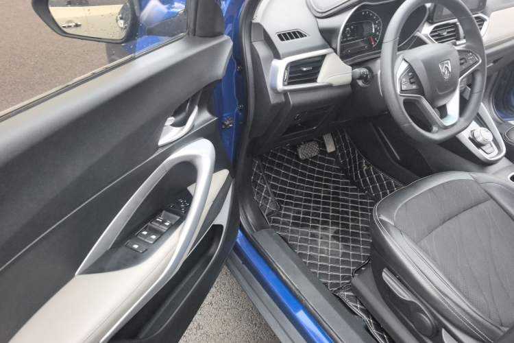 Used Baojun 510 2017 1.5L Automatic Fashion Model Driver Seat