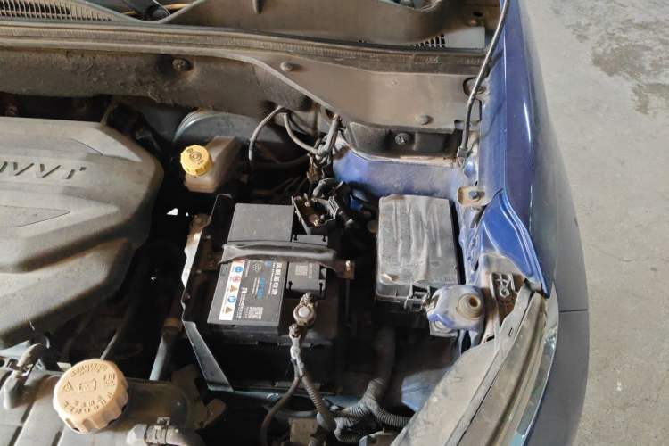 Used Baojun 510 2017 1.5L Manual Fashion Model Engine Bay Left