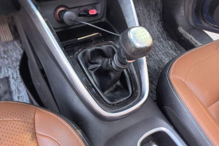 Used Baojun 510 2017 1.5L Manual Luxury Model Gear Lever