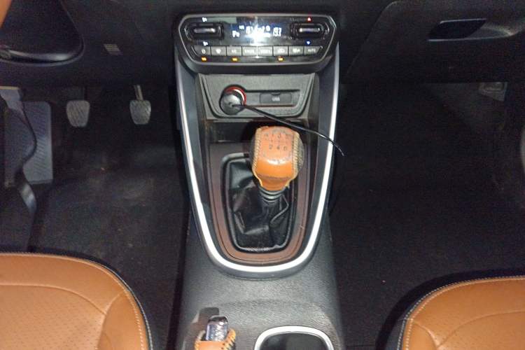 Used Baojun 510 2017 1.5L Manual Luxury Model Gear Lever