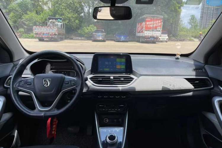 Used Baojun 510 2017 1.5L Automatic Fashion Model Interior 1