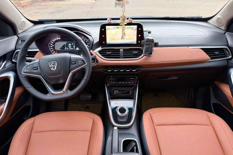 Used Baojun 510 2017 1.5L Automatic Luxury Model Interior 1