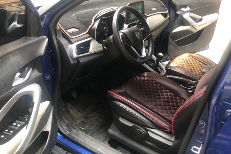Used Baojun 510 2017 1.5L Manual Fashion Model Interior 2