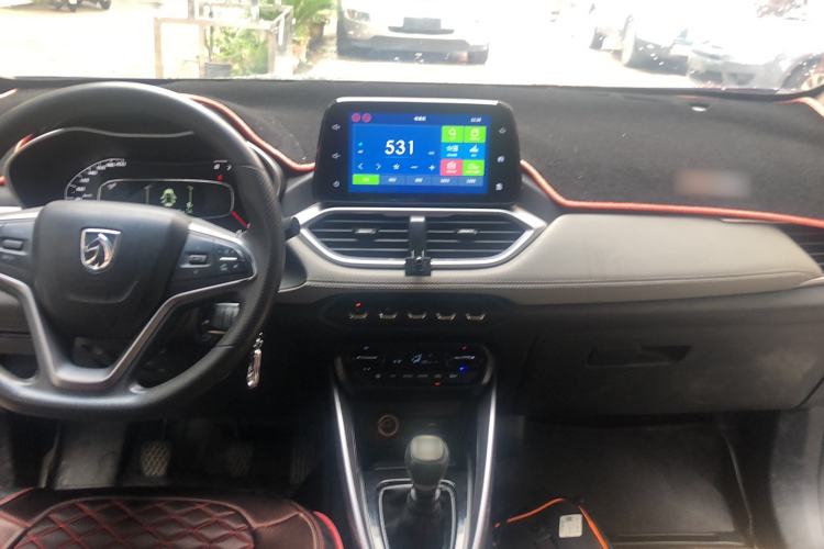 Used Baojun 510 2017 1.5L Manual Fashion Model Interior 3