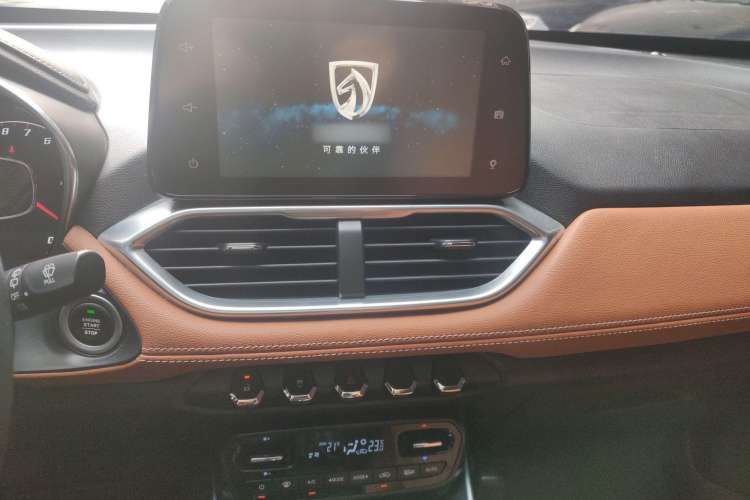 Used Baojun 510 2017 1.5L Automatic Luxury Model Interior 9
